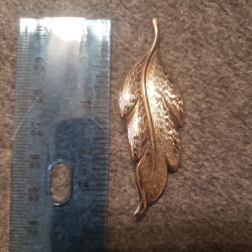 Goldtone leaf pin
